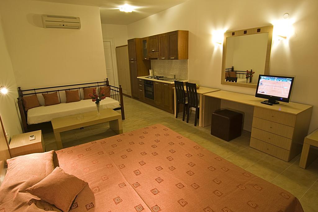Sifis Studios Pefkos Pefki  ภายนอก รูปภาพ